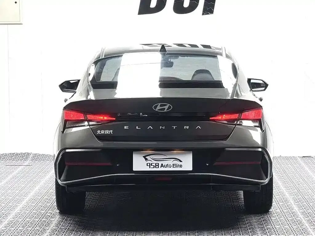 Hyundai Elantra — фото 3