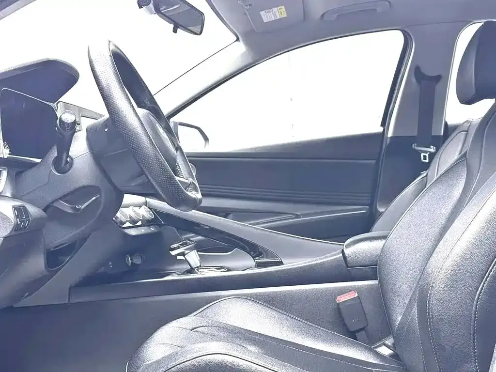 Hyundai Elantra — фото 10