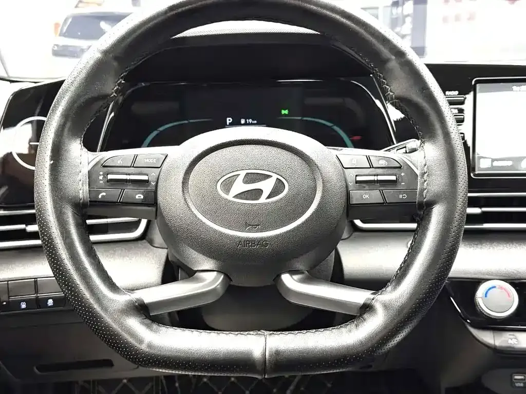 Hyundai Elantra — фото 6