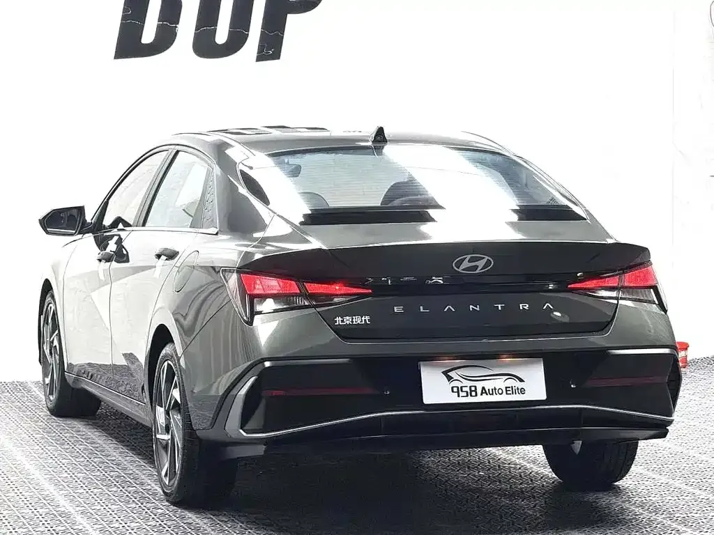 Hyundai Elantra — фото 2