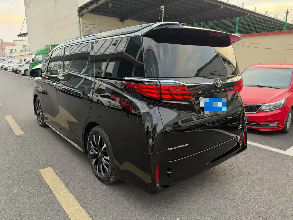 Toyota Alphard — фото 3