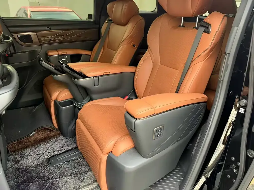 Toyota Alphard — фото 6