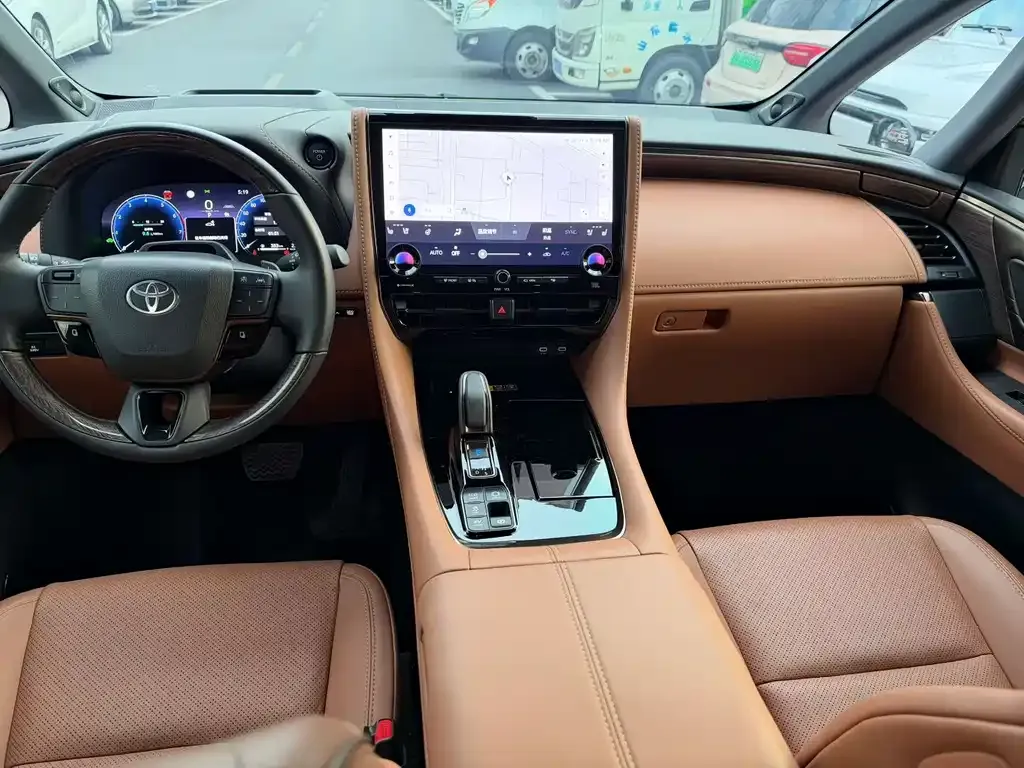 Toyota Alphard — фото 2