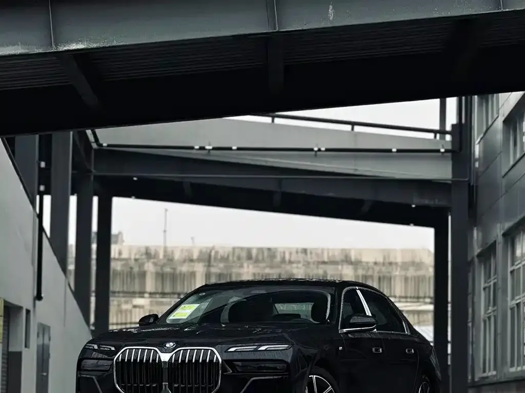 BMW 7 Series — фото 2