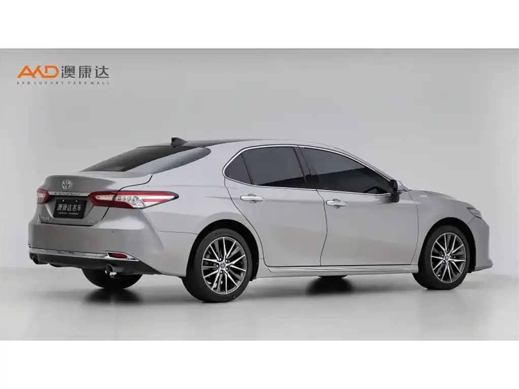 Toyota Camry — фото 4