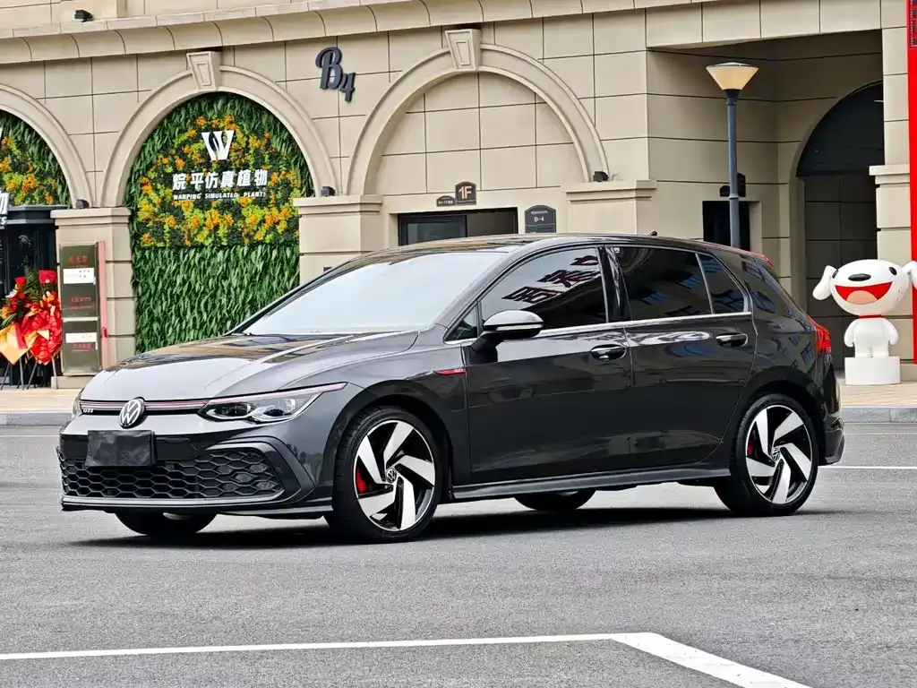 Volkswagen Golf GTI — фото 1