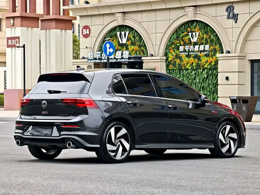 Volkswagen Golf GTI — фото 8