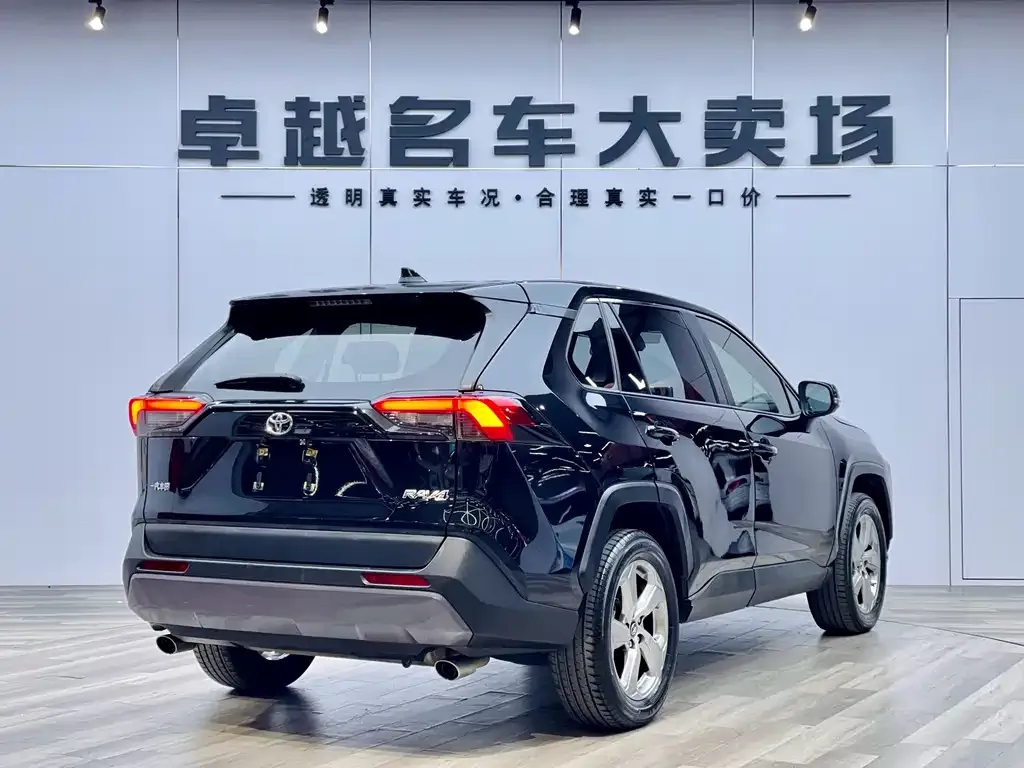 Toyota RAV4 — фото 3