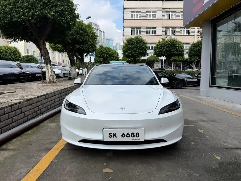 Tesla Model 3 — фото 7