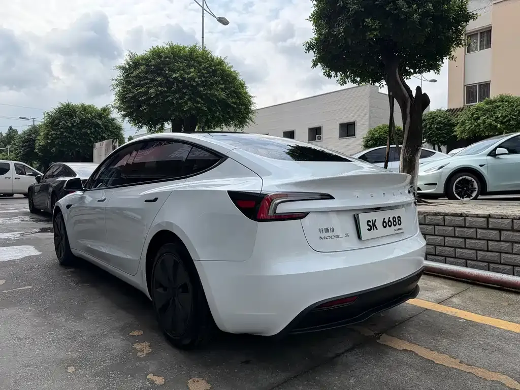 Tesla Model 3 — фото 4