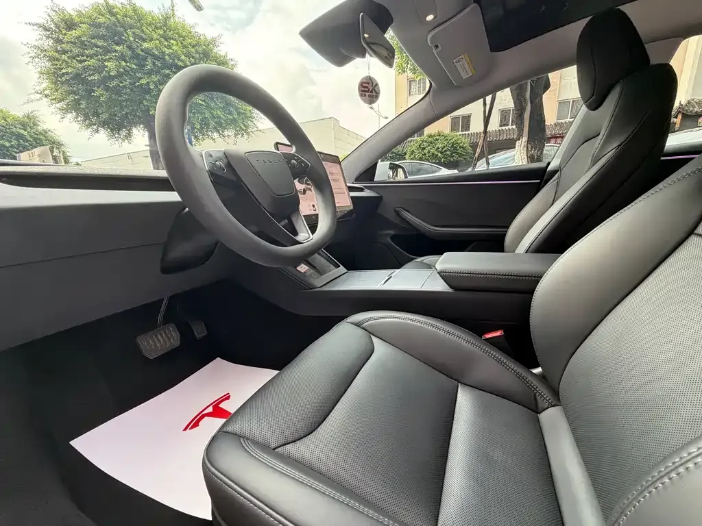 Tesla Model 3 — фото 10