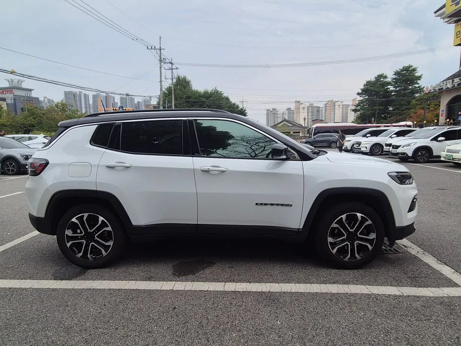 Jeep Compass — фото 1
