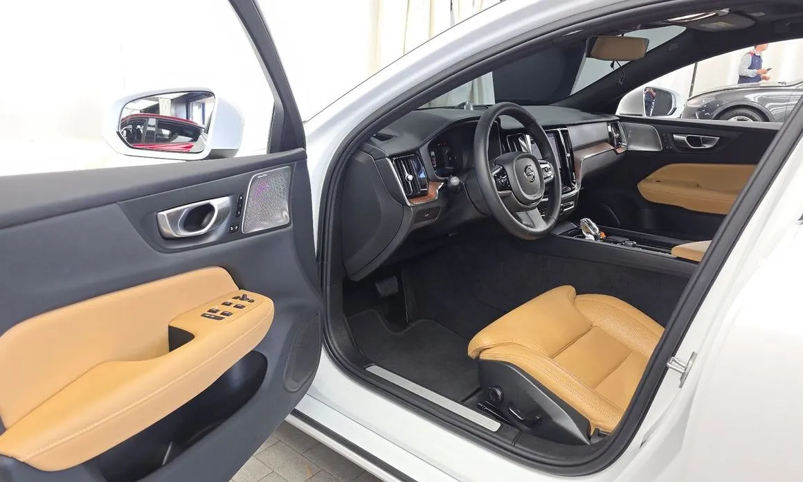Volvo S60 — фото 7