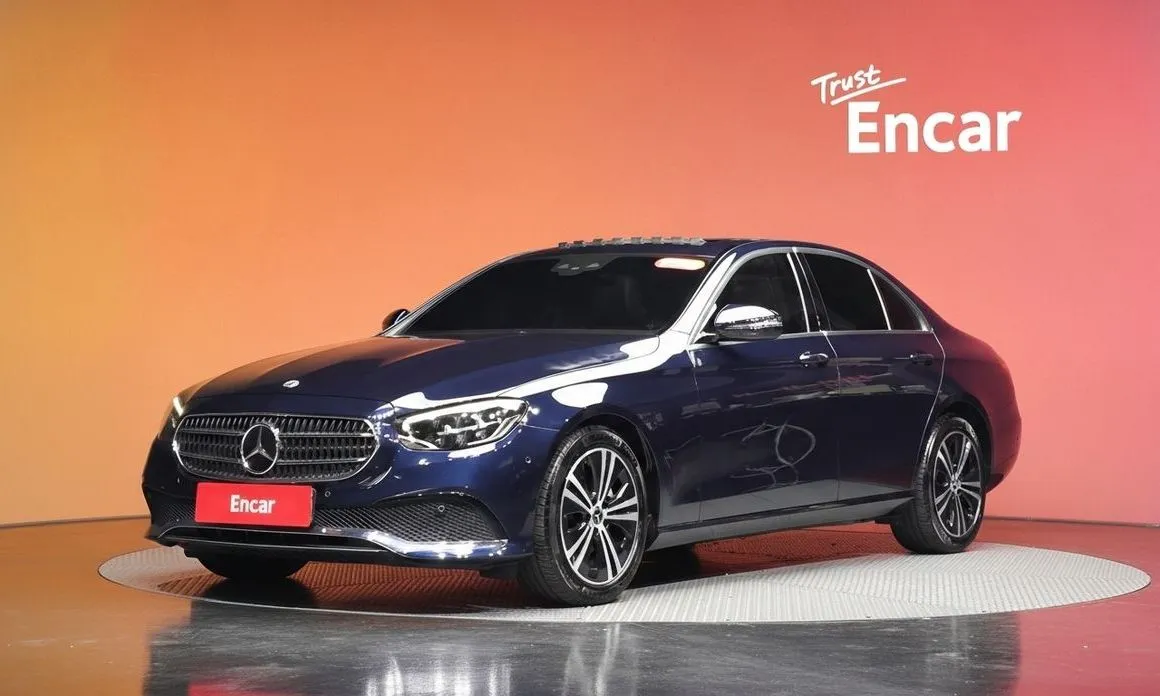 Mercedes-Benz E-Class — фото 1