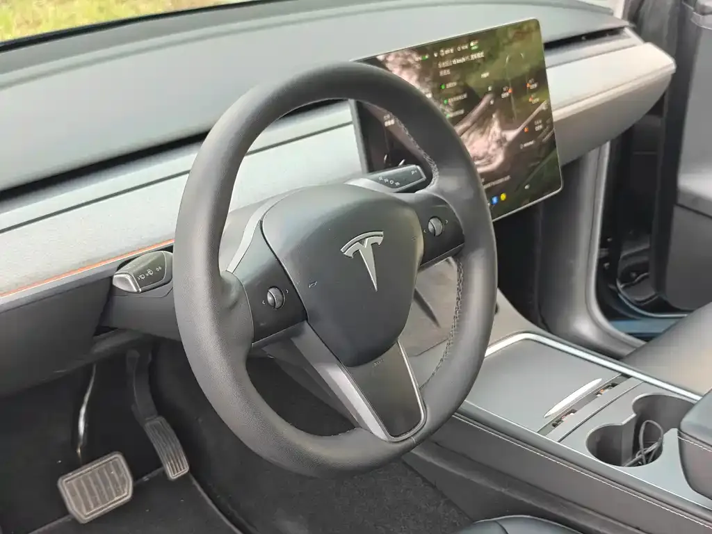 Tesla Model Y — фото 4