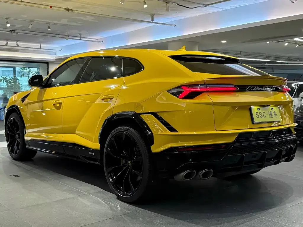 Lamborghini Urus — фото 10