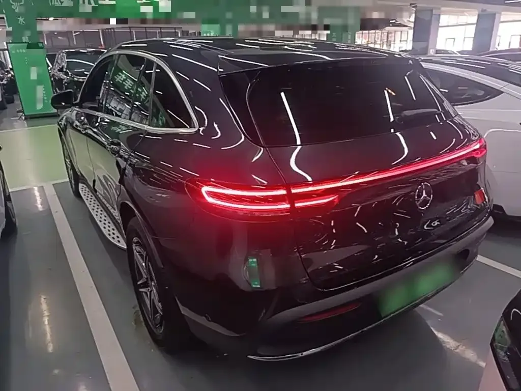 Mercedes-Benz EQC — фото 9
