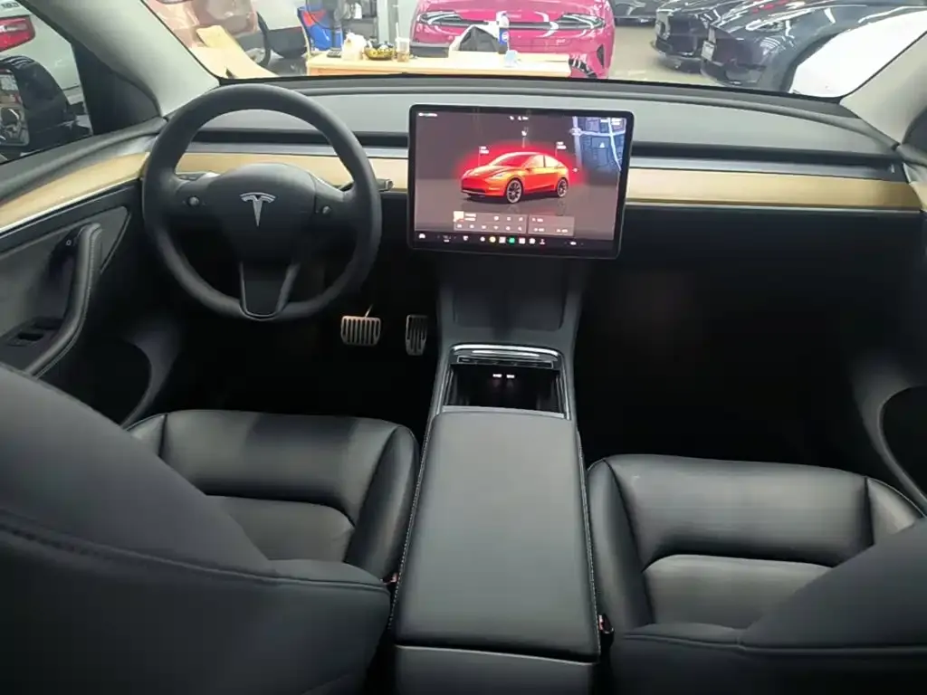 Tesla Model Y — фото 5