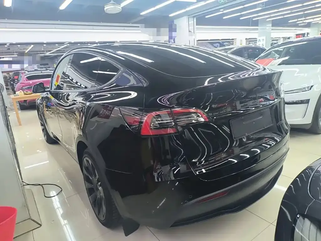 Tesla Model Y — фото 6