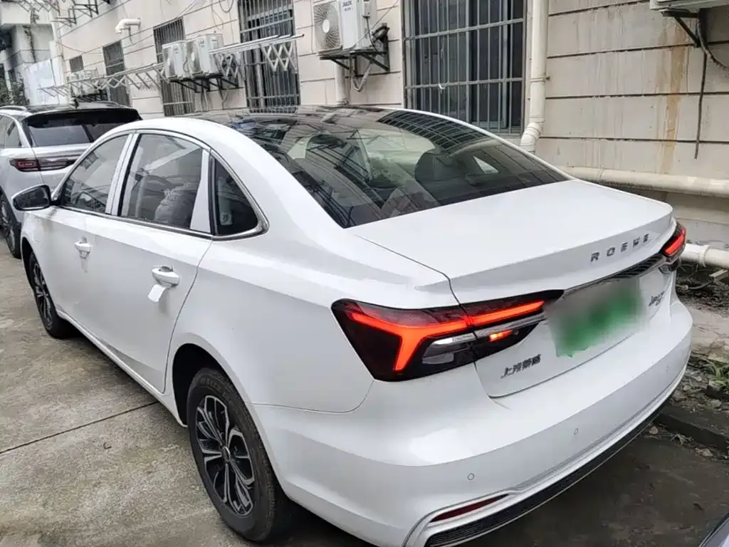 Roewe i6 MAX New Energy — фото 10