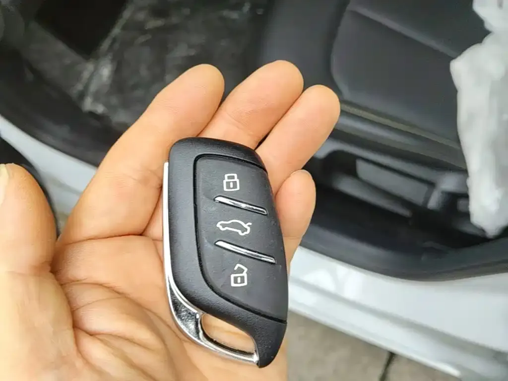Roewe i6 MAX New Energy — фото 2