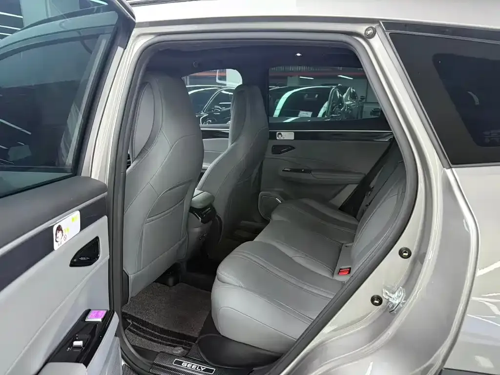 Geely Galaxy L7 — фото 10