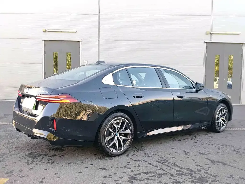 BMW i5 — фото 10