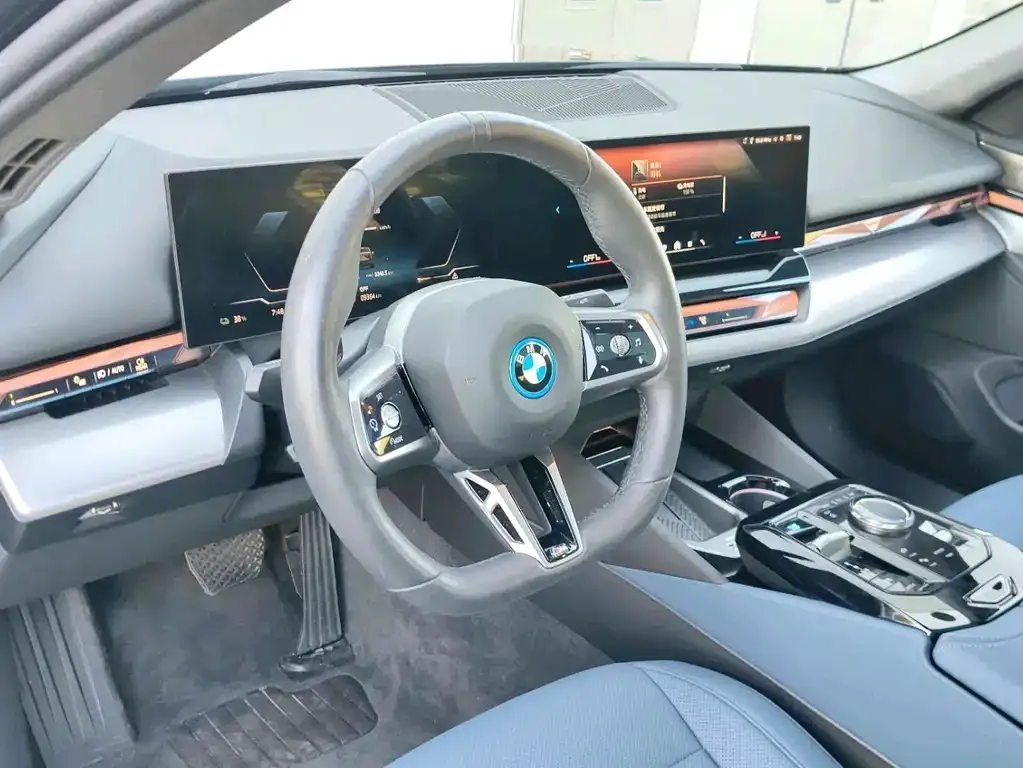 BMW i5 — фото 8