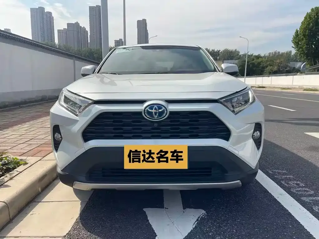 Toyota RAV4 — фото 2