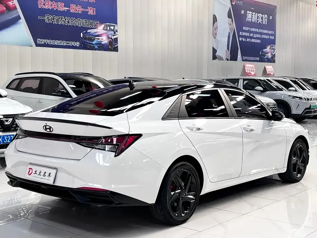 Hyundai Elantra — фото 2
