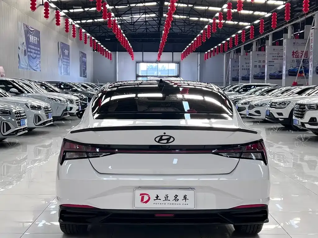Hyundai Elantra — фото 5