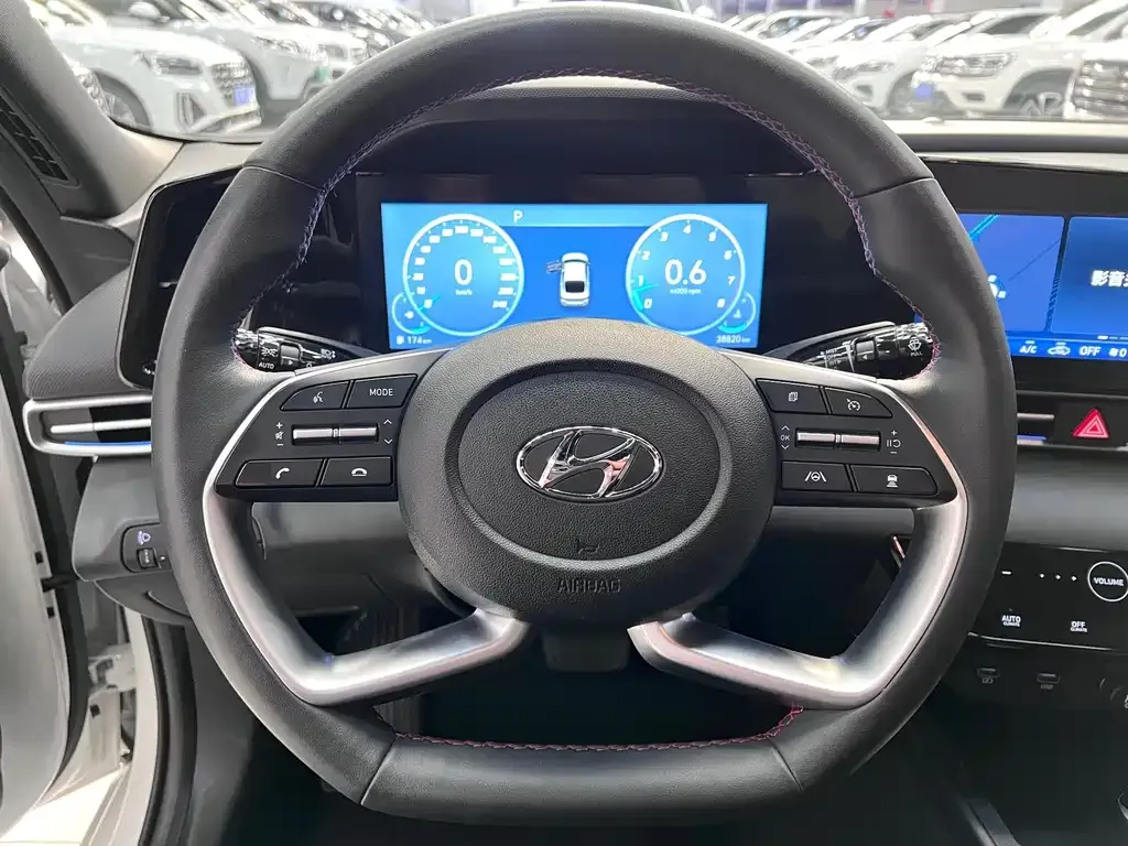 Hyundai Elantra — фото 6