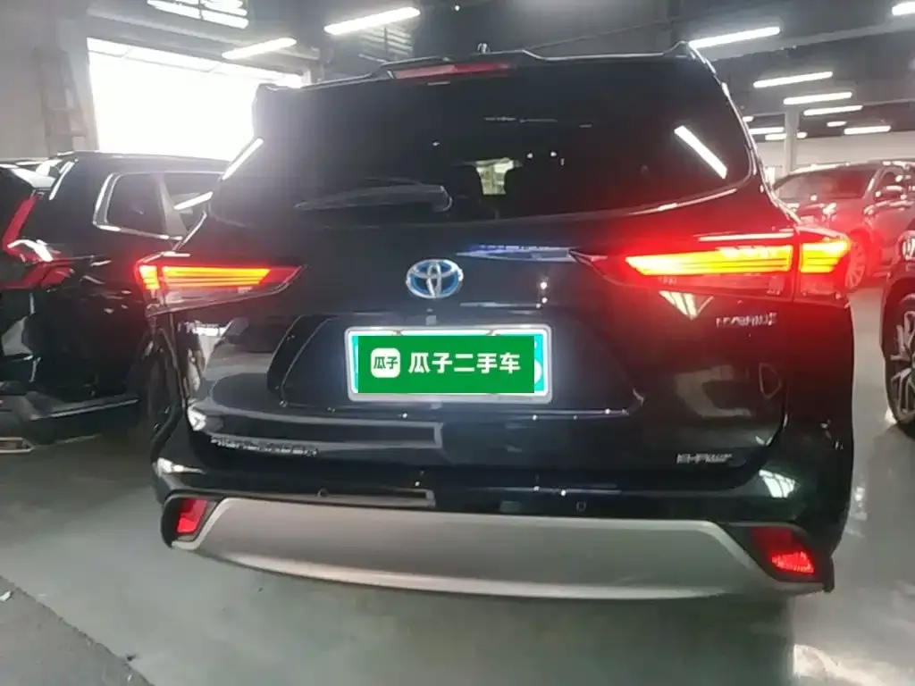 Toyota Highlander — фото 6