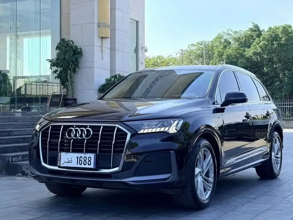 Audi Q7 — фото 1
