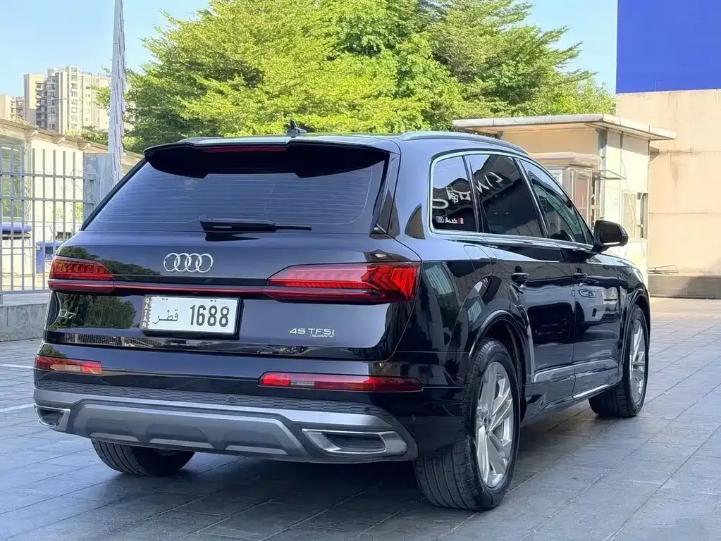 Audi Q7 — фото 9