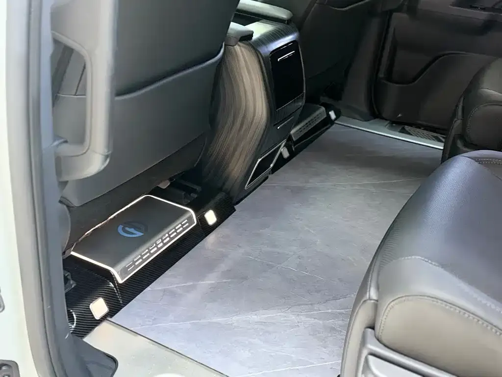 Toyota Sienna — фото 9
