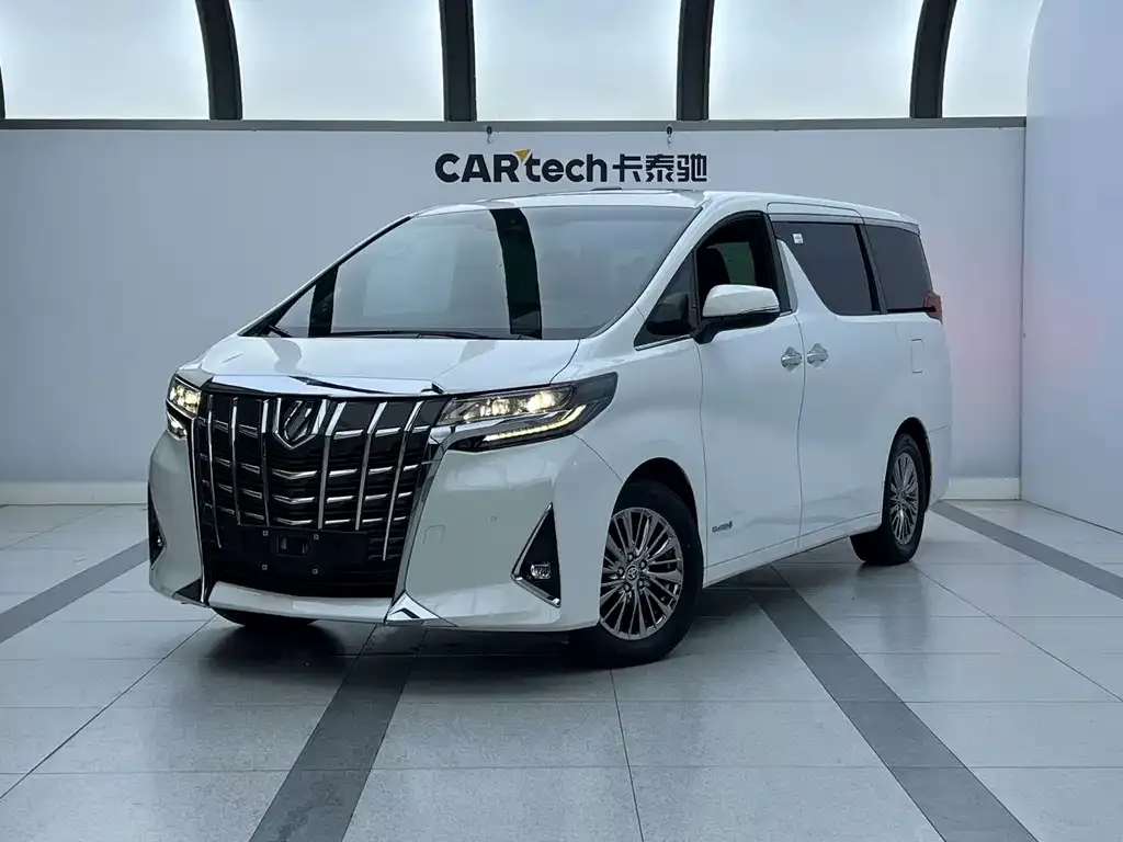 Toyota Alphard — фото 1