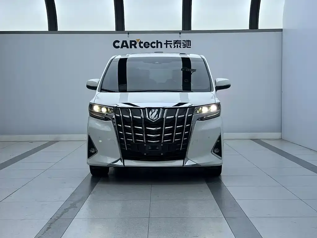 Toyota Alphard — фото 7
