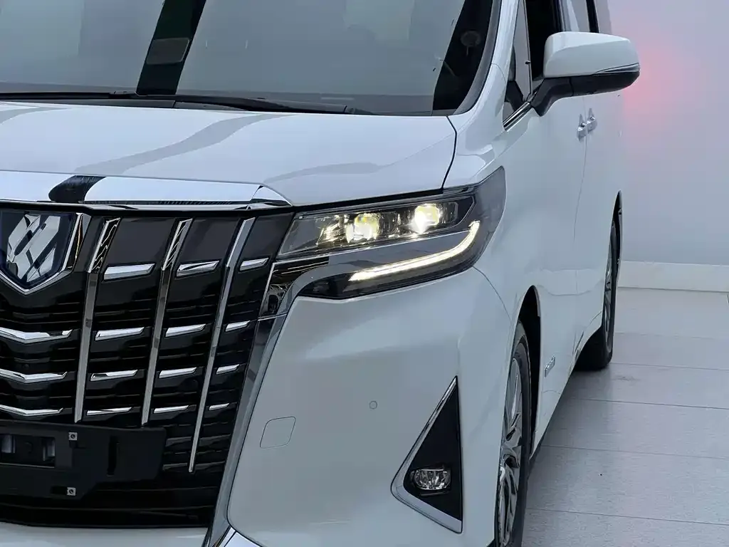Toyota Alphard — фото 4
