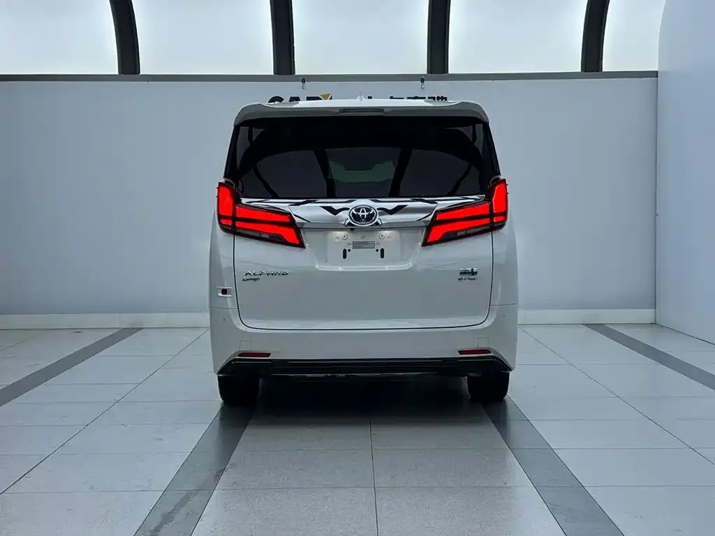 Toyota Alphard — фото 8