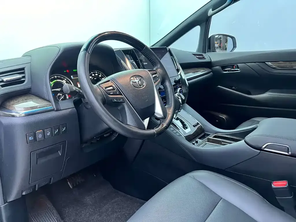 Toyota Alphard — фото 6