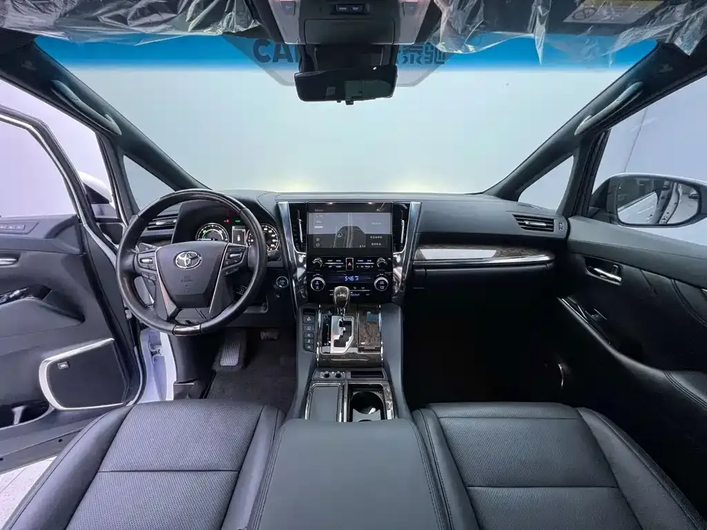 Toyota Alphard — фото 3