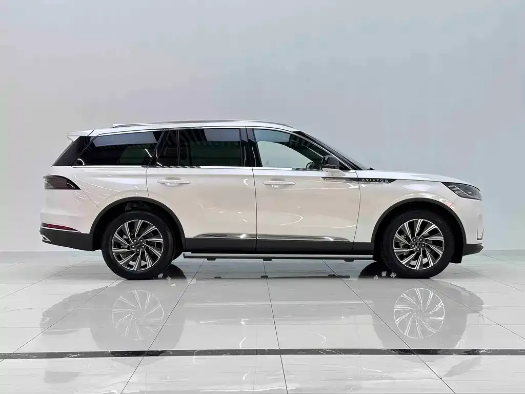 Lincoln Aviator — фото 8
