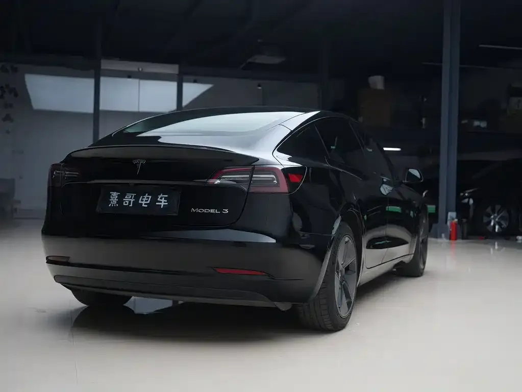 Tesla Model 3 — фото 3