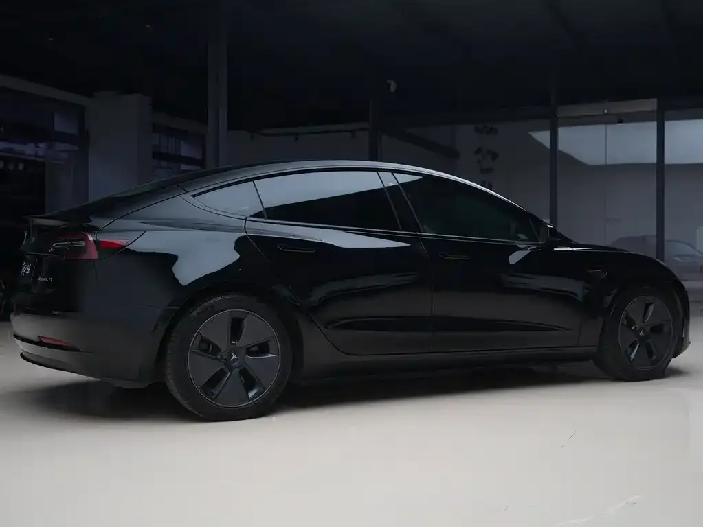 Tesla Model 3 — фото 7