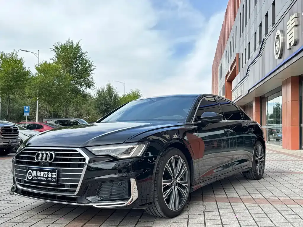 Audi A6L — фото 1