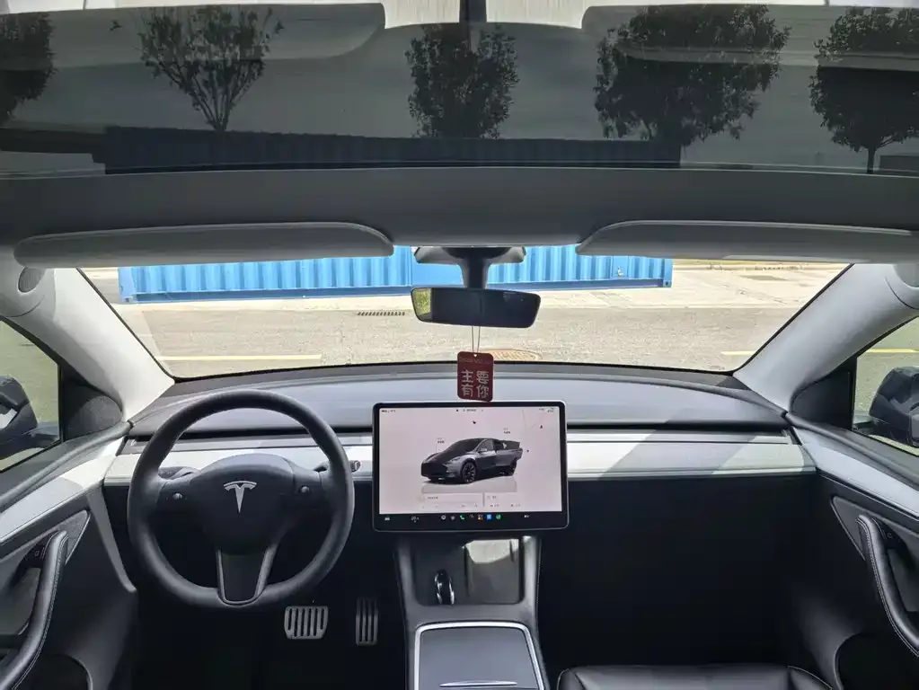 Tesla Model Y — фото 2