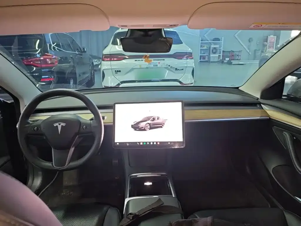 Tesla Model 3 — фото 6