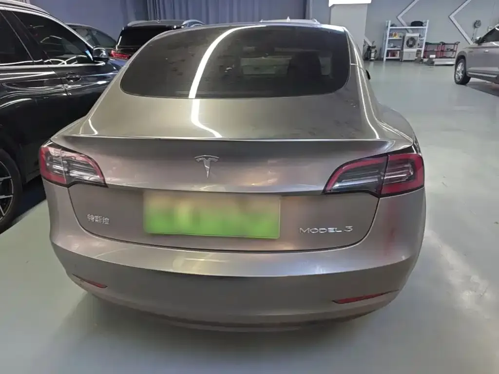 Tesla Model 3 — фото 5