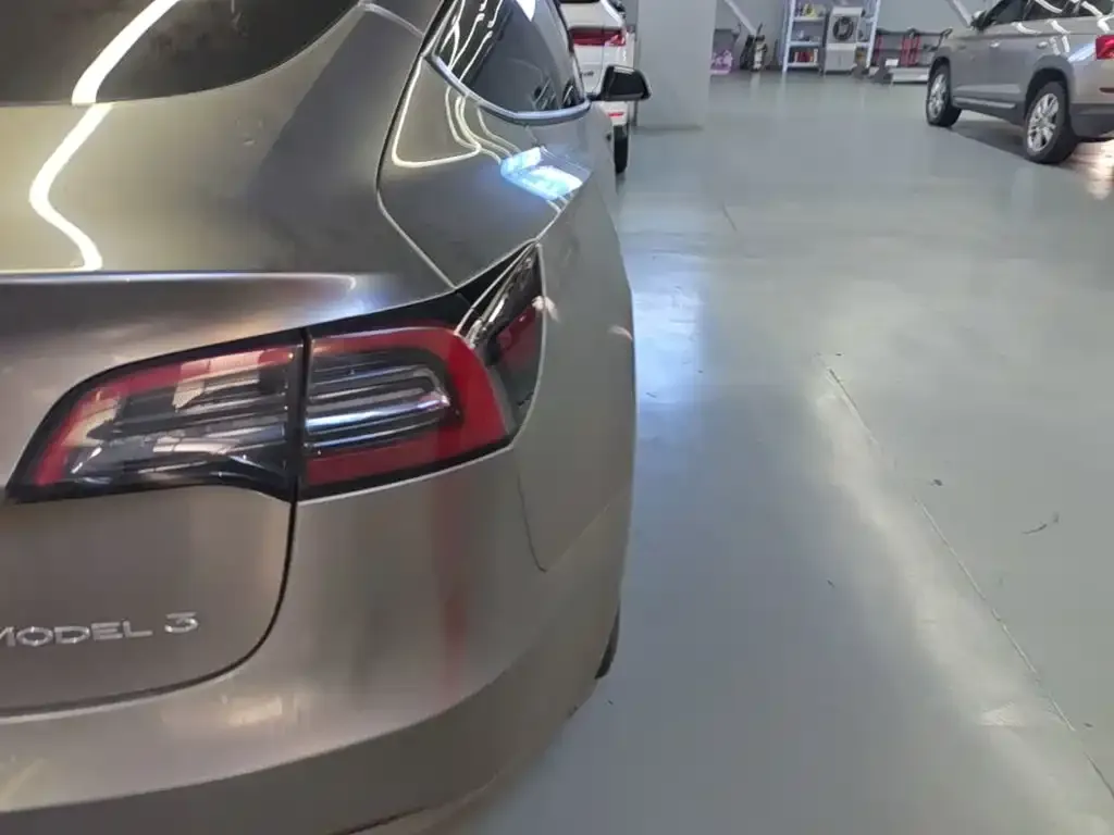 Tesla Model 3 — фото 2